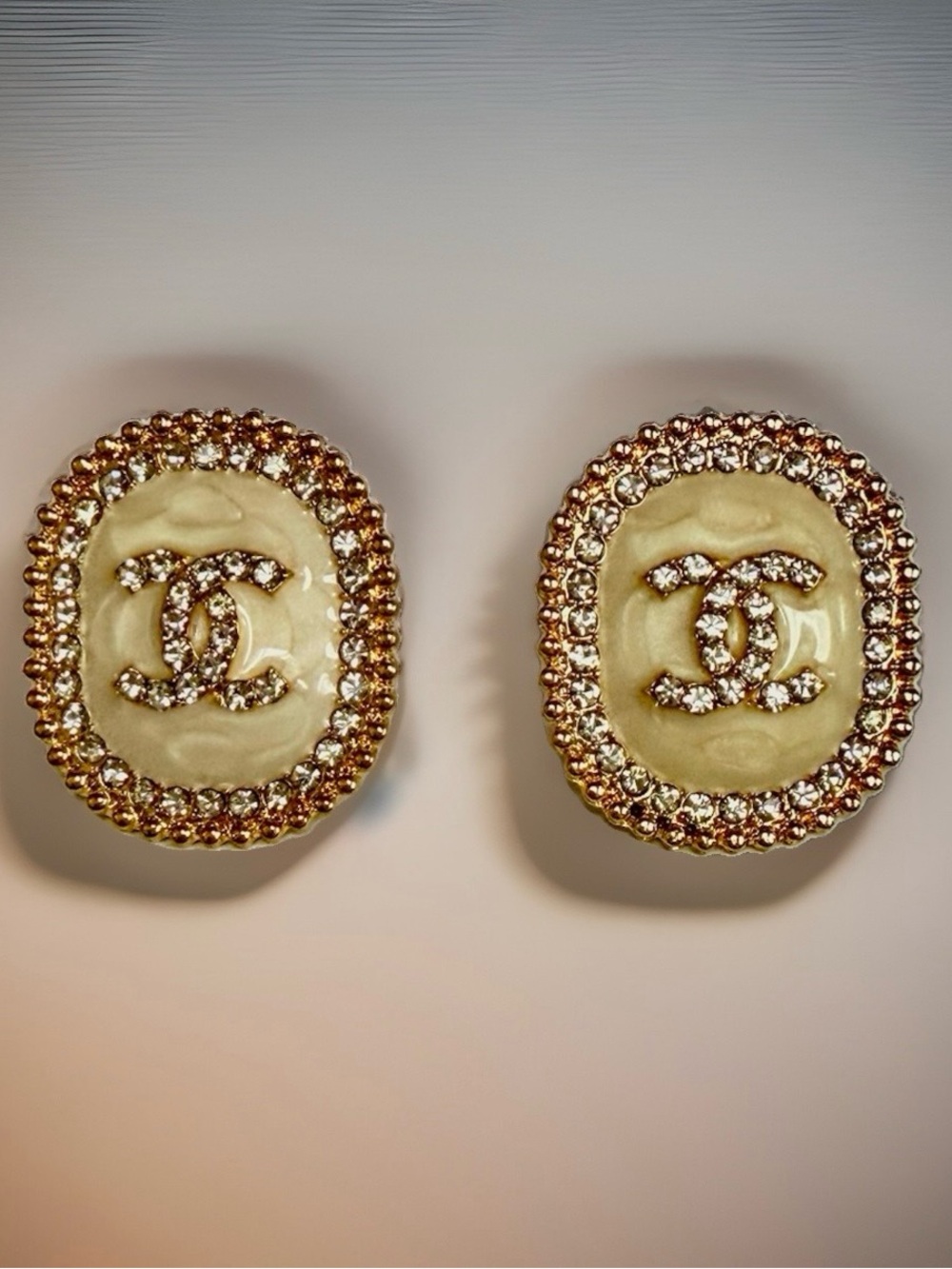 Vintage classic style earrings